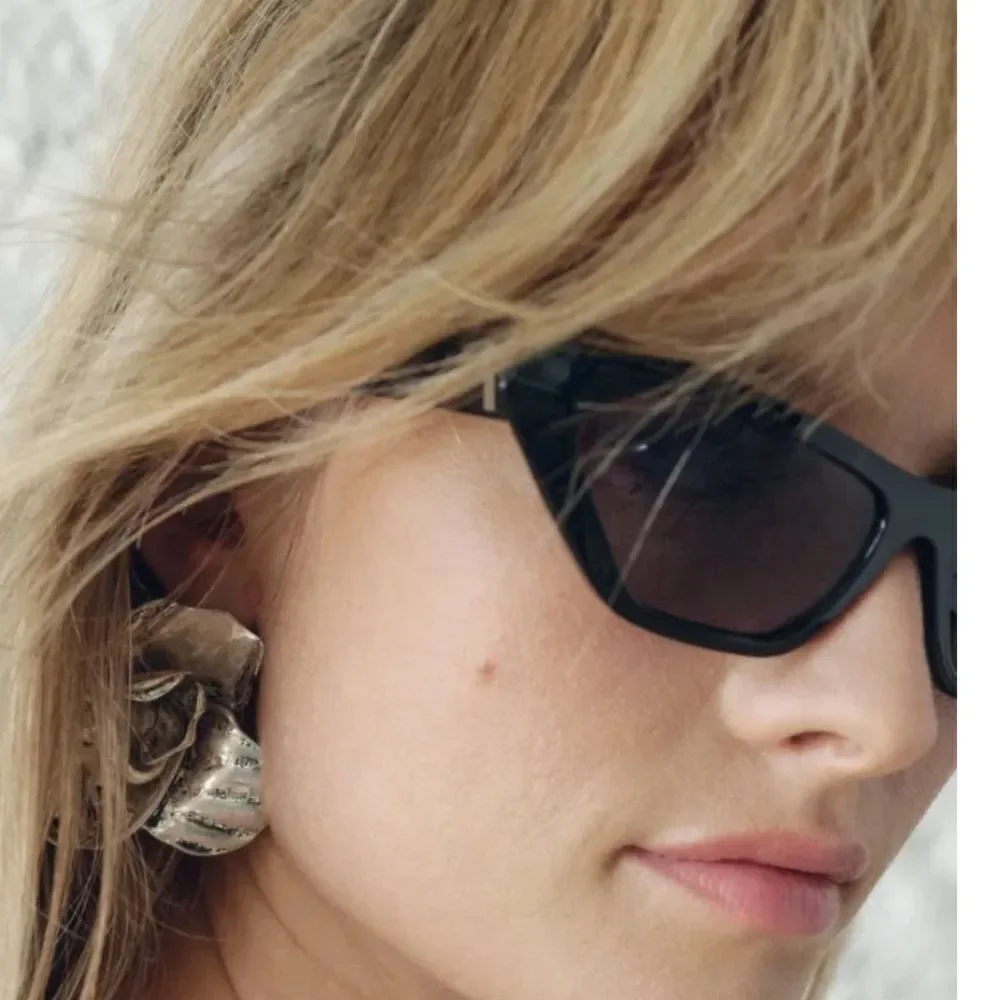 ZARA Carved flower earrings In Silver | NWOT